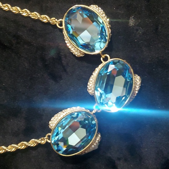 Elegant Gold Necklace with Blue Gemstones - Picture 3 of 11